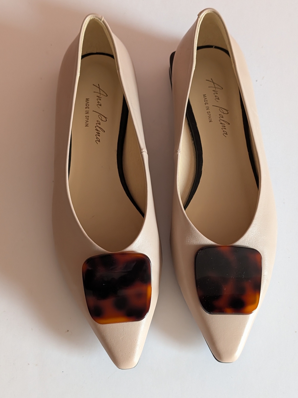 Ana Palma Women's Cream Pointed Toe Flats with Tortoiseshell Accent